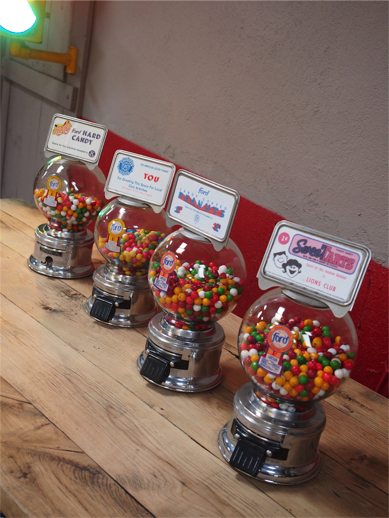 Distributeur à bonbon Ford Ball Gum 1950 Jaycees – Image 9