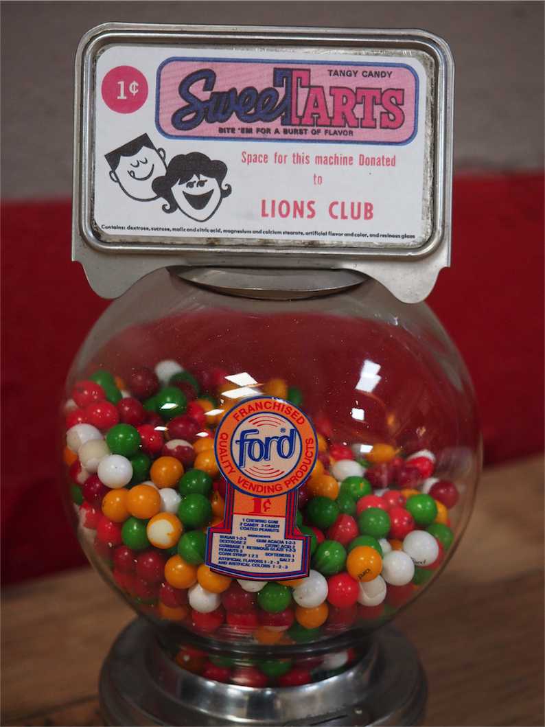 Distributeur à bonbon Ford Ball Gum 1950 SWEETARTS – Image 3