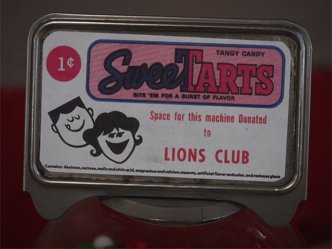 Distributeur à bonbon Ford Ball Gum 1950 SWEETARTS – Image 4