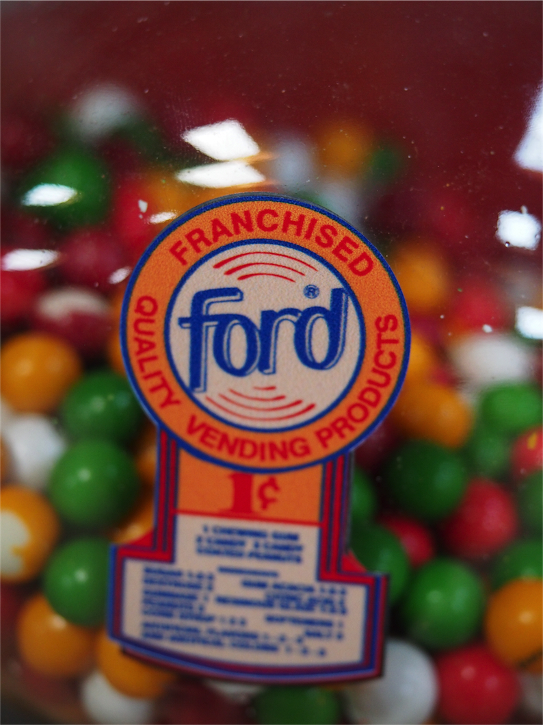 Distributeur à bonbon Ford Ball Gum 1950 SWEETARTS – Image 5