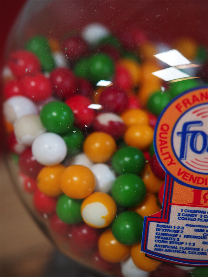 Distributeur à bonbon Ford Ball Gum 1950 SWEETARTS – Image 6