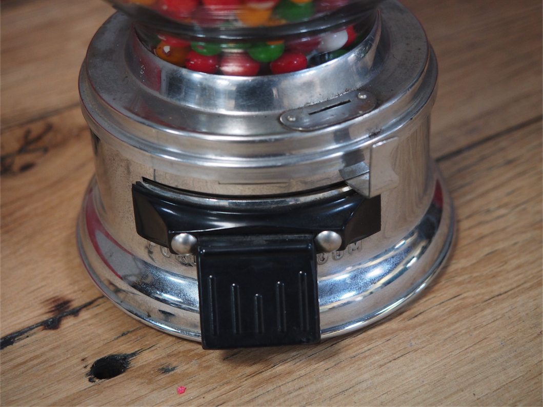 Distributeur à bonbon Ford Ball Gum 1950 SWEETARTS – Image 7