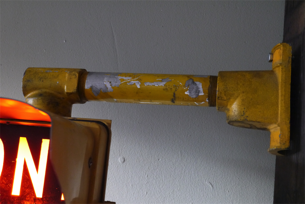 New York feu dont walk americain vintage USA jaune d'origine avec fixations murale – Image 5