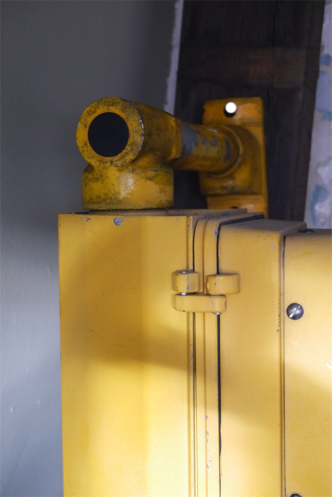 New York feu dont walk americain vintage USA jaune d'origine avec fixations murale – Image 7