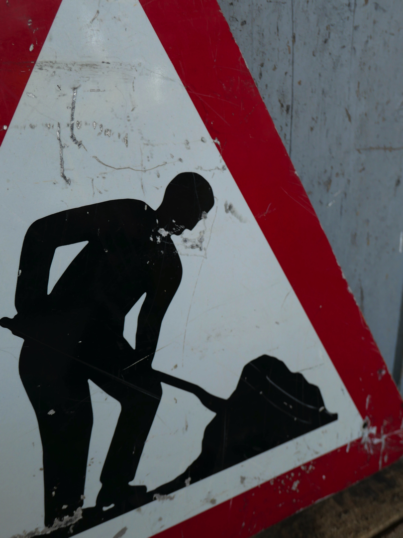 ancien panneau de signalisation Suisse travaux – Image 4