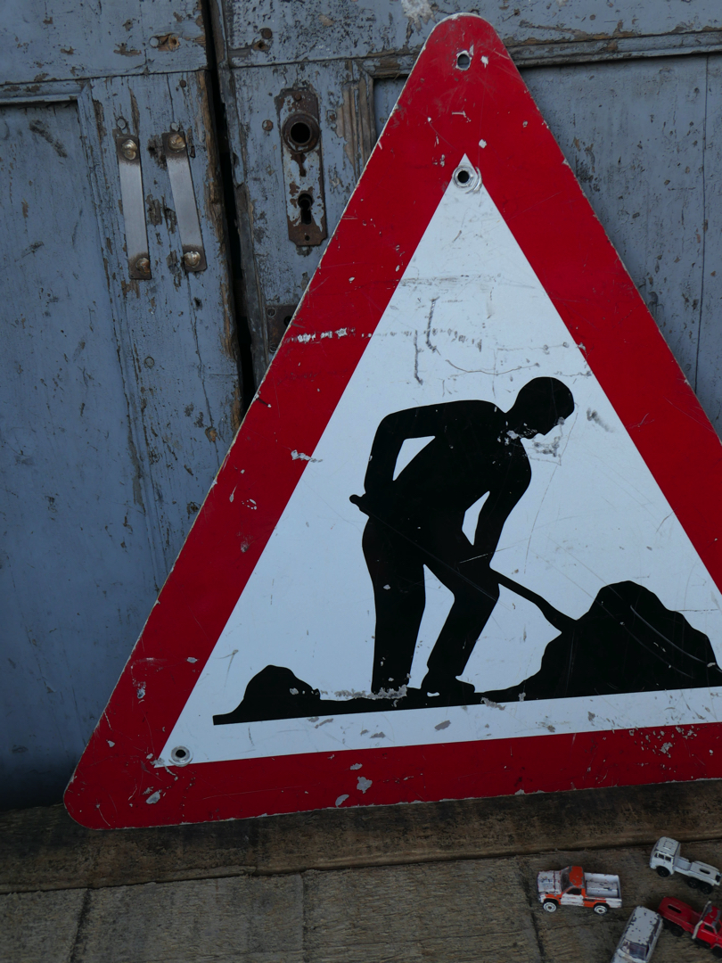ancien panneau de signalisation Suisse travaux – Image 3