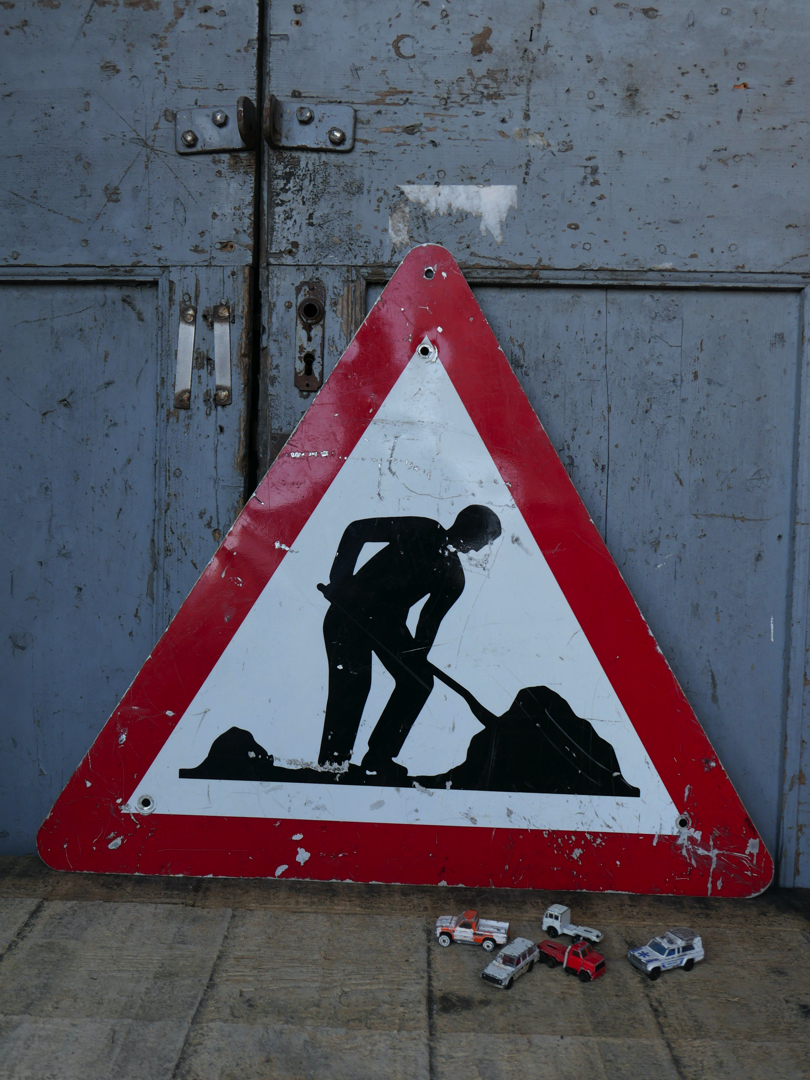 ancien panneau de signalisation Suisse travaux – Image 2