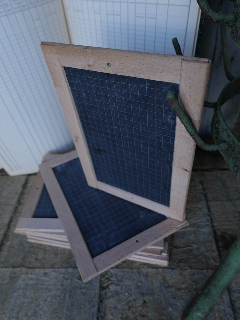 lot de 3 anciennes ardoises d'ecolier – Image 8