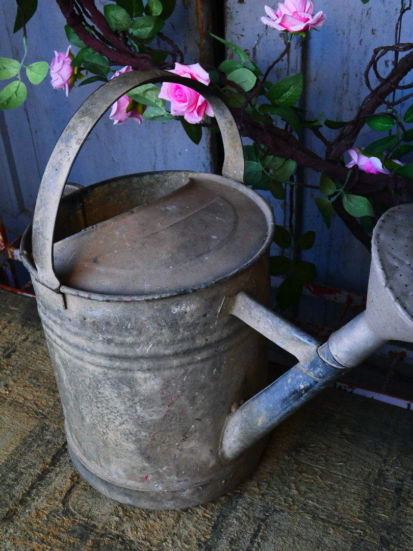 Arrosoir en zinc rouge ref 5 – Image 4