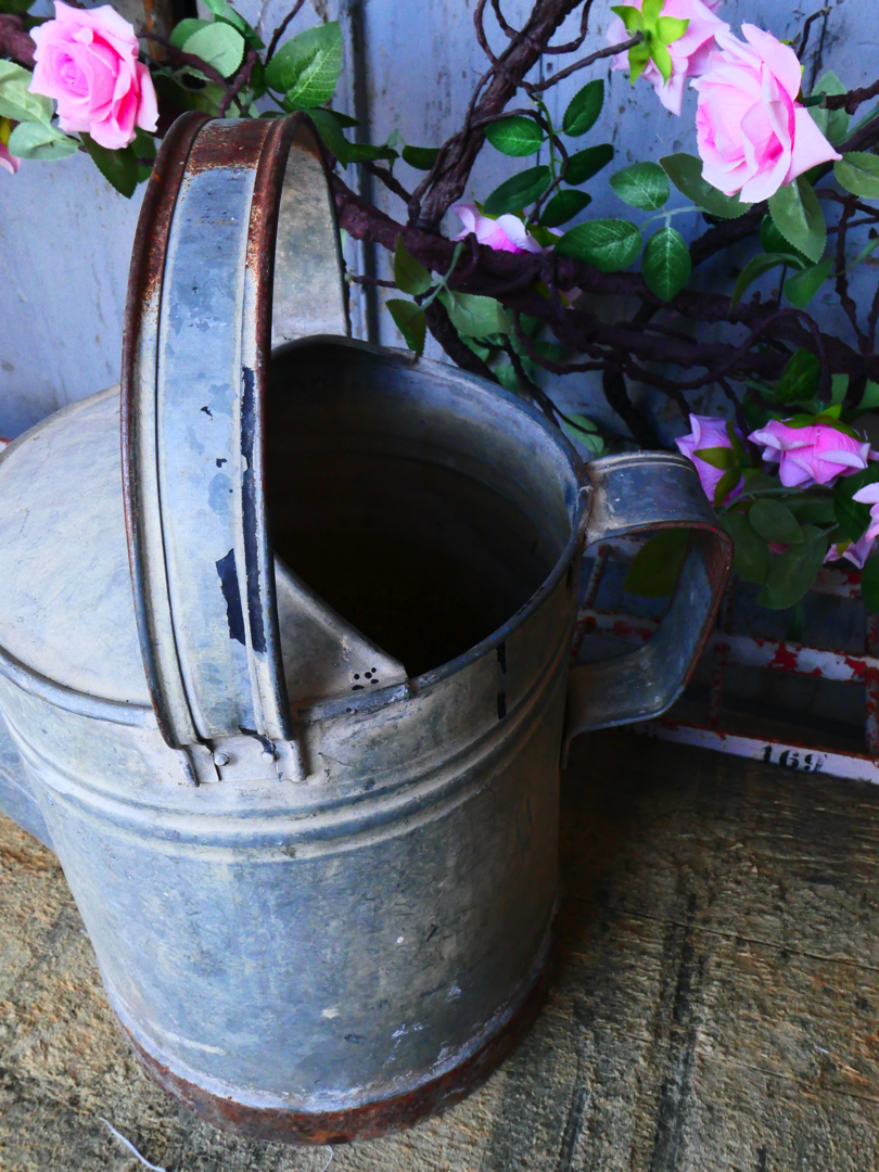 Arrosoir en zinc rouge ref 1 – Image 5