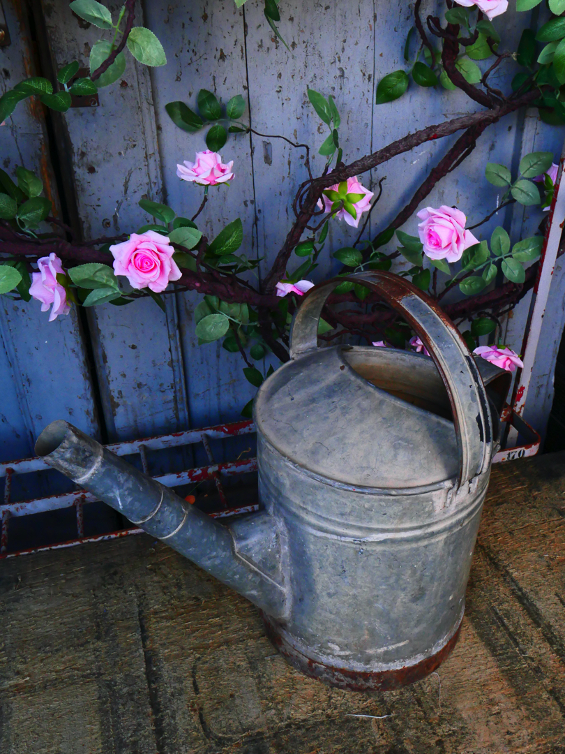 Arrosoir en zinc rouge ref 1 – Image 4