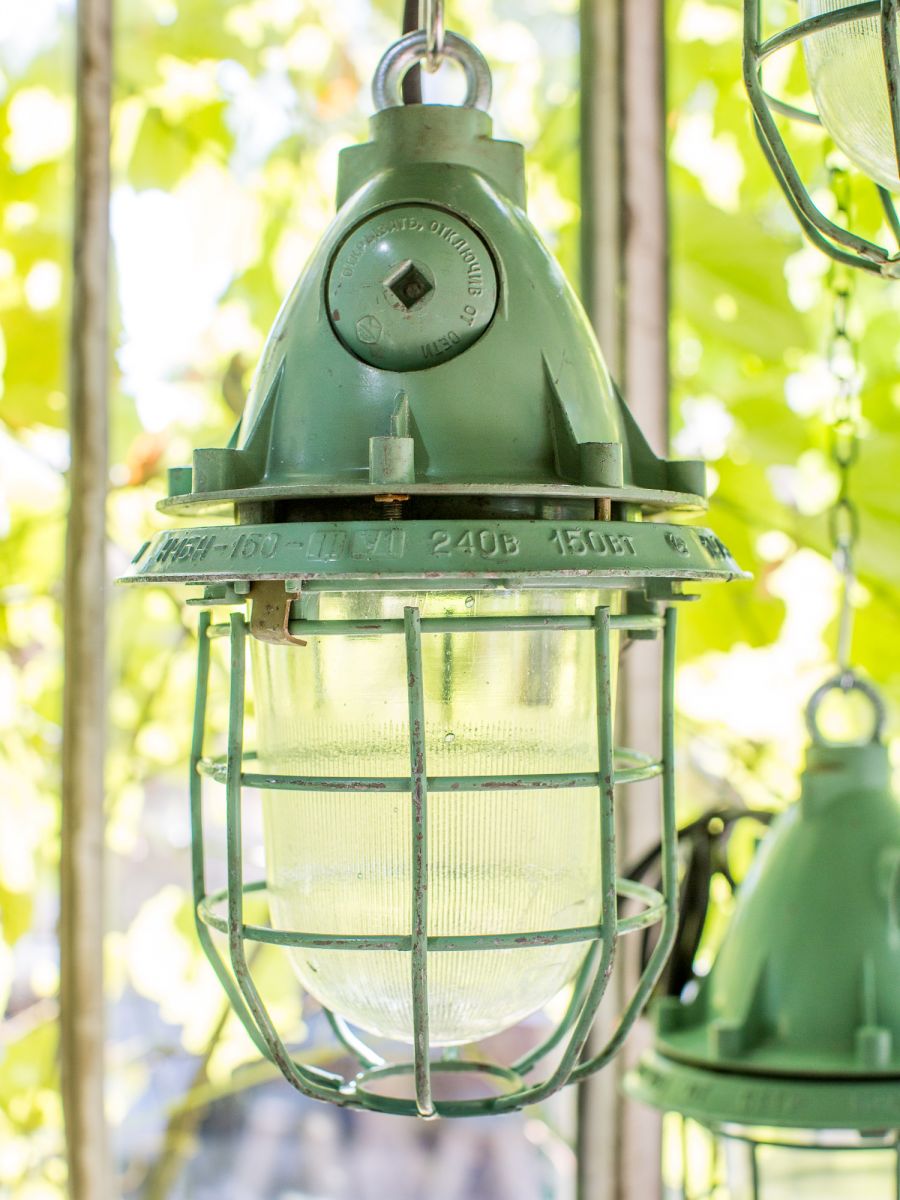 lampe industrielle verte suspension verre avec grille – Image 4