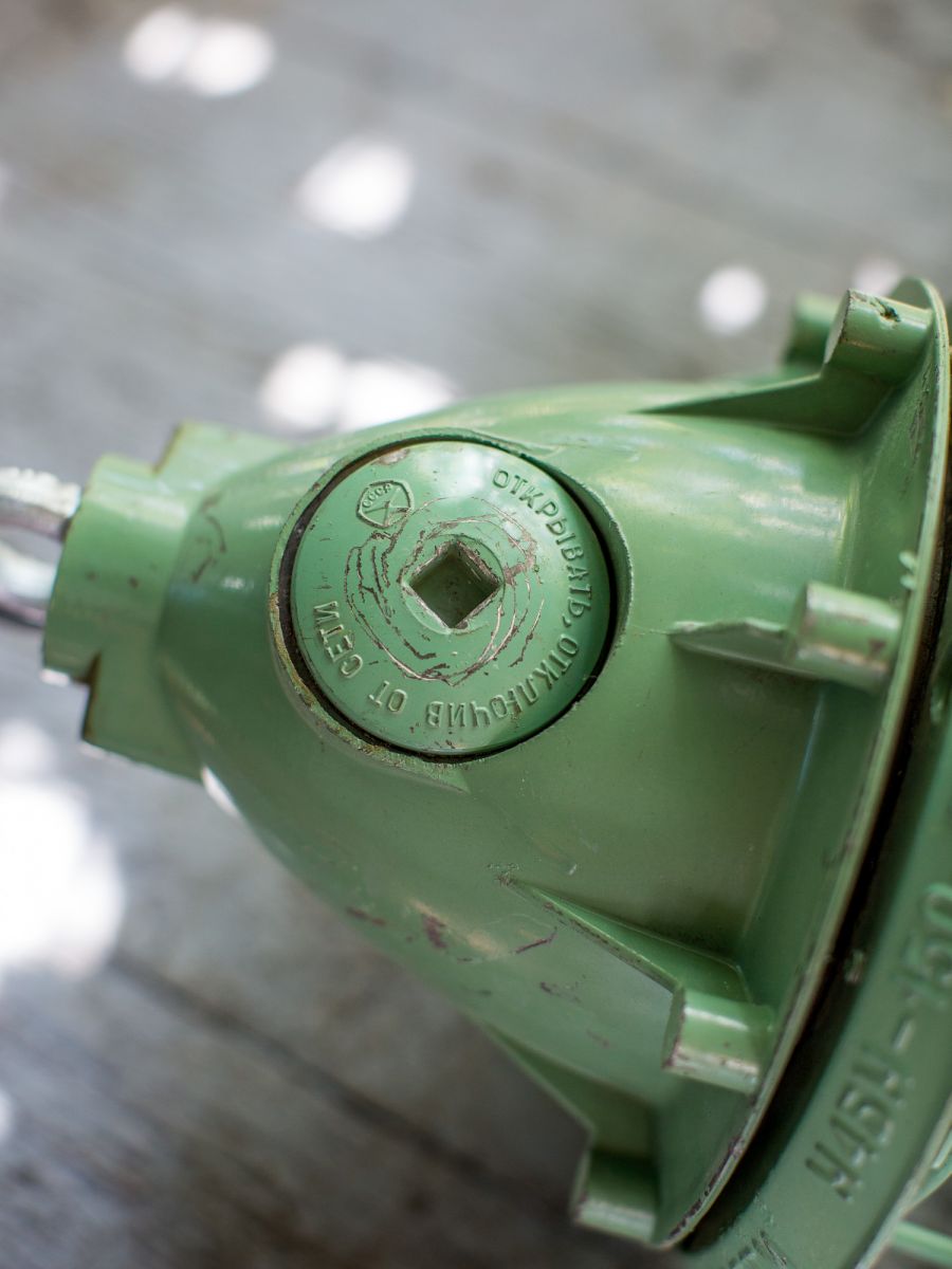 lampe industrielle verte suspension verre avec grille – Image 6