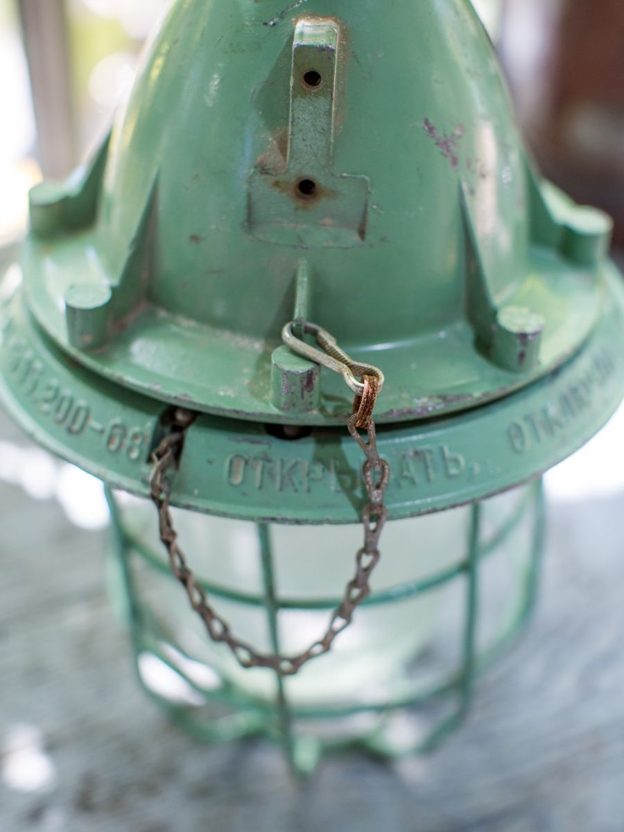 lampe industrielle verte suspension verre avec grille – Image 10