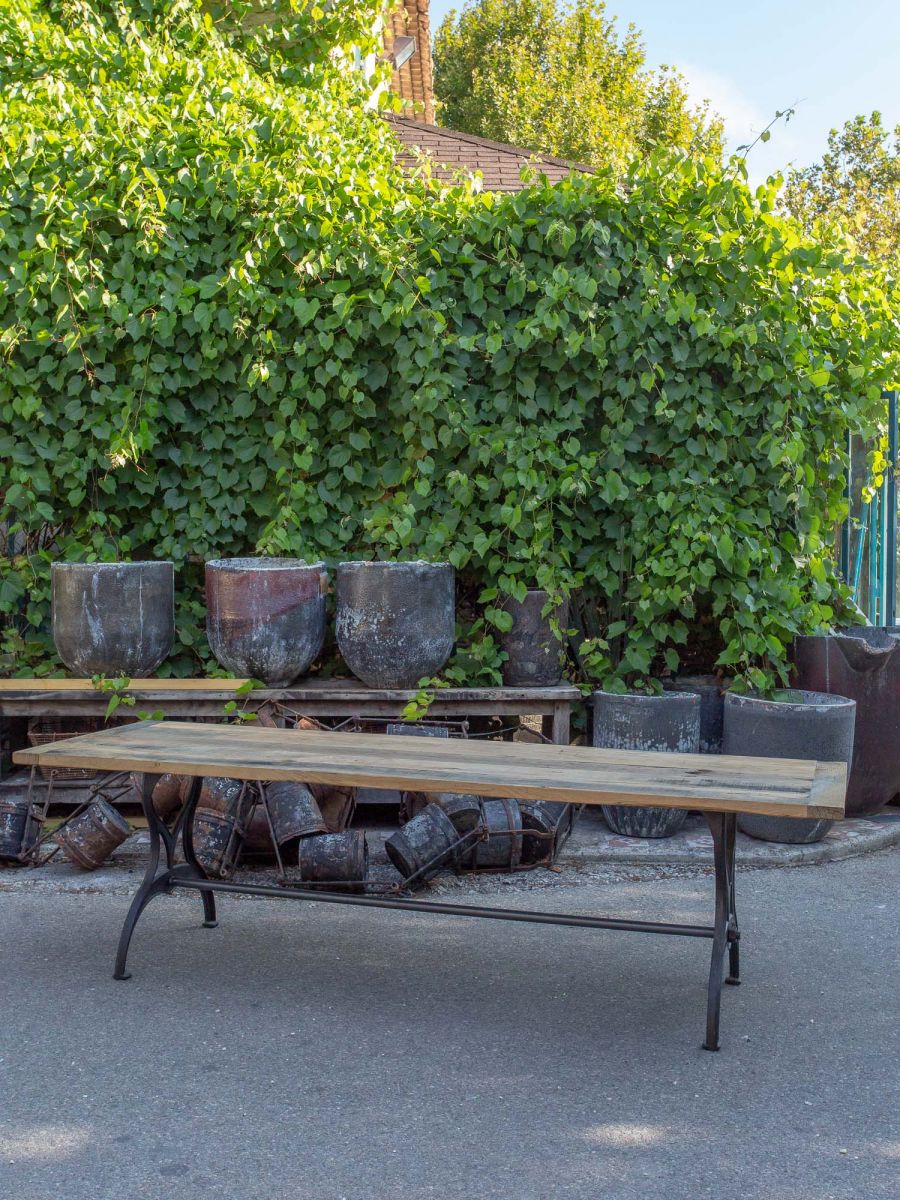 grande table industrielle plateau ancien chene massif pietement fonte – Image 6