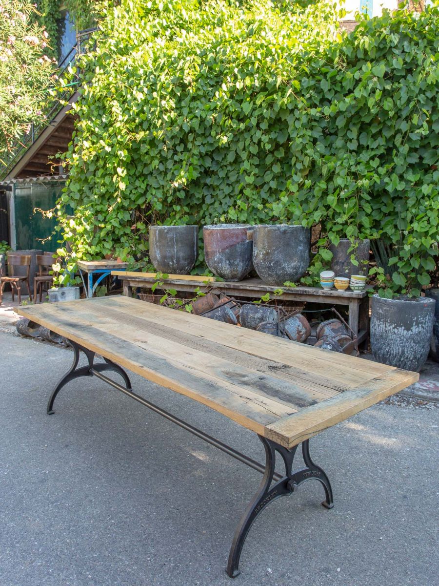 grande table industrielle plateau ancien chene massif pietement fonte – Image 9