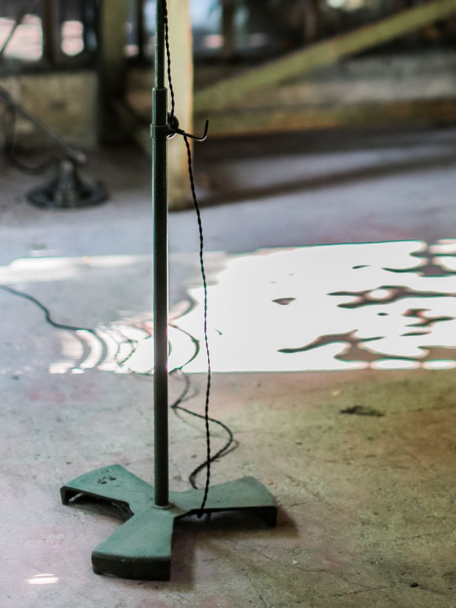 Lampe atelier R.g Levallois modele garagiste patine d'origine – Image 11