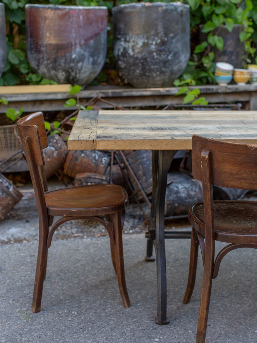 grande table industrielle plateau ancien chene massif pietement fonte – Image 12