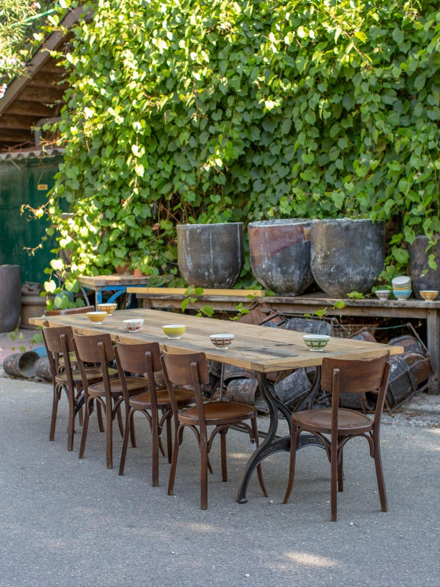 grande table industrielle plateau ancien chene massif pietement fonte – Image 5