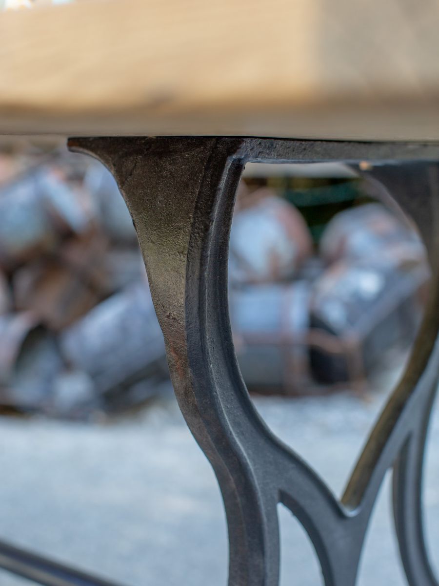 grande table industrielle plateau ancien chene massif pietement fonte – Image 17