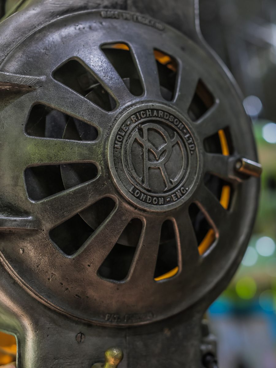 grand projecteur cinema MOLE RICHARDSON studio PINWOOD – Image 17