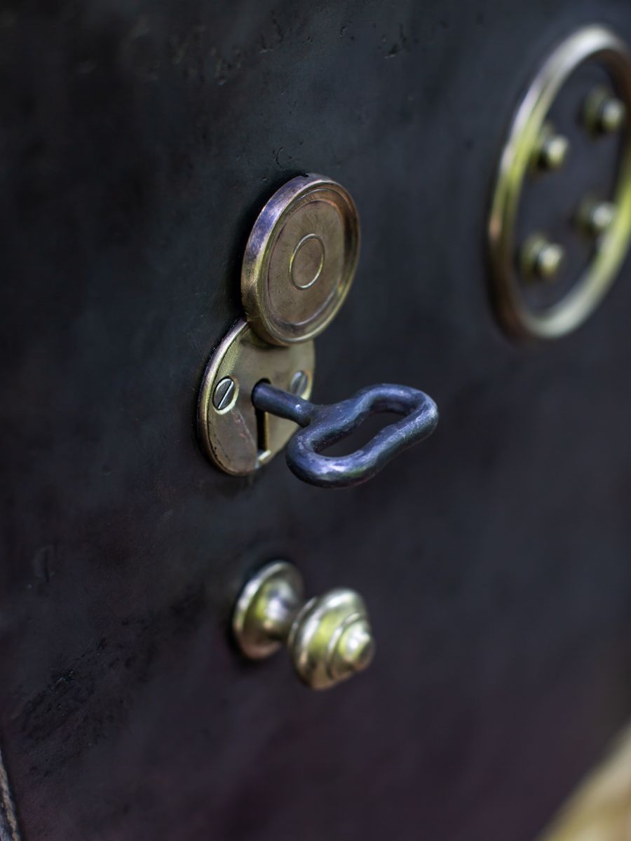 ancien grand coffre fort industriel annees 30 – Image 9