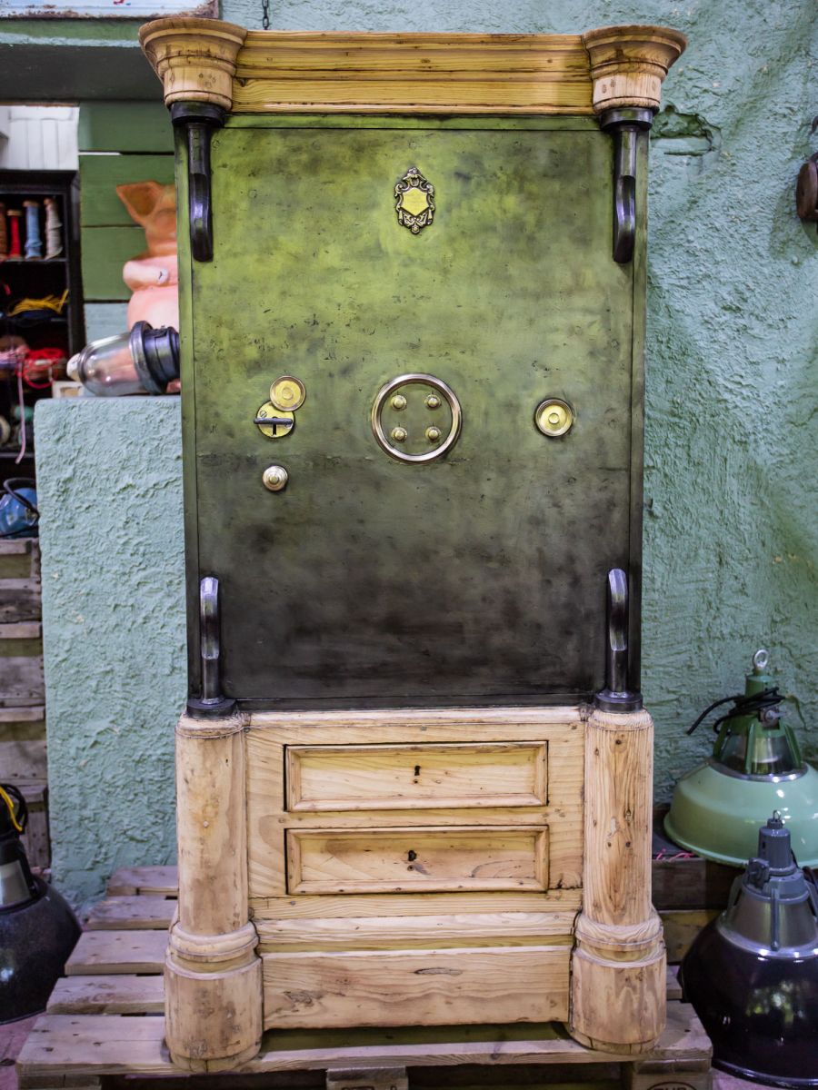 ancien grand coffre fort industriel annees 30 – Image 3