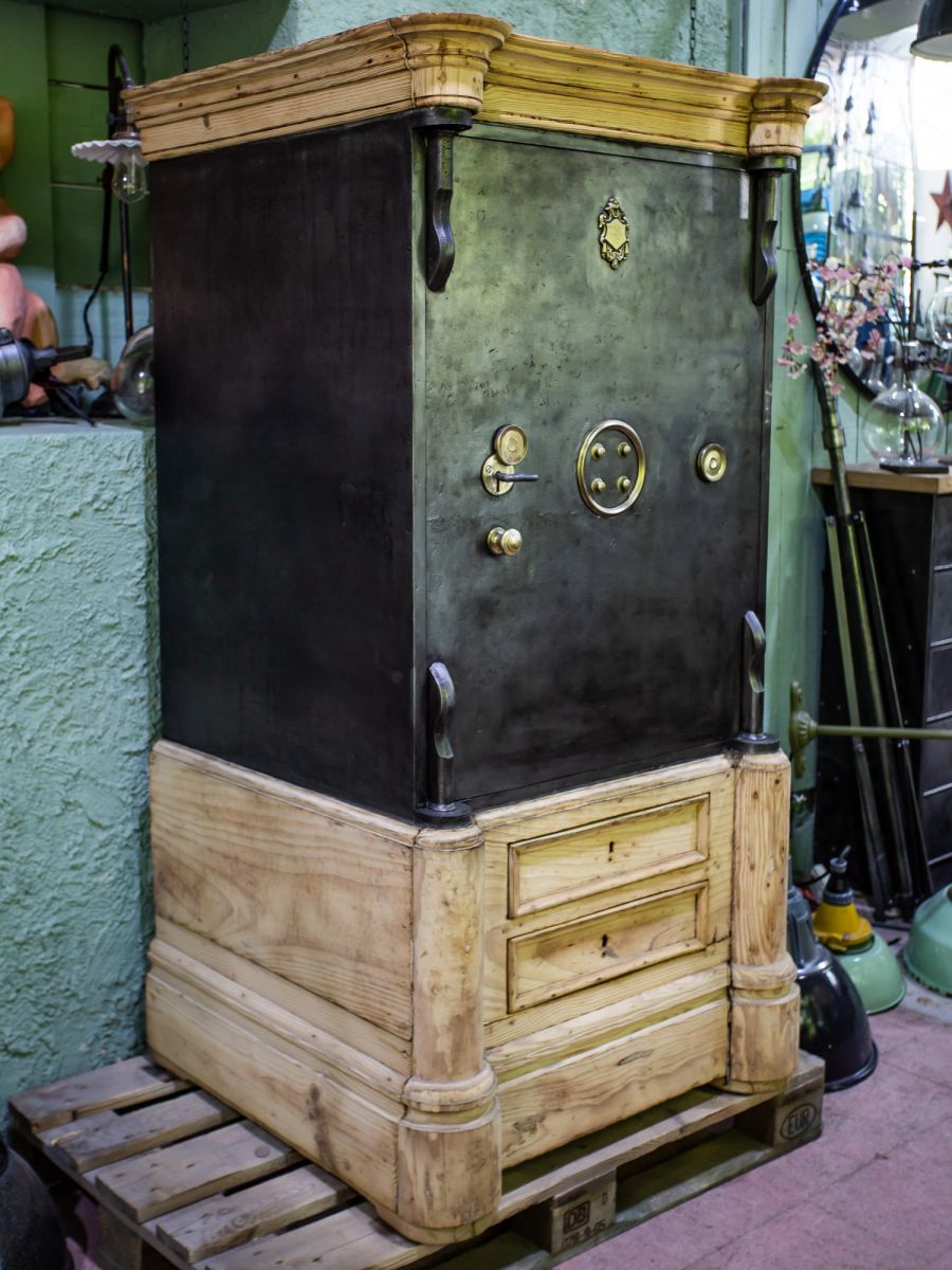 ancien grand coffre fort industriel annees 30 – Image 2
