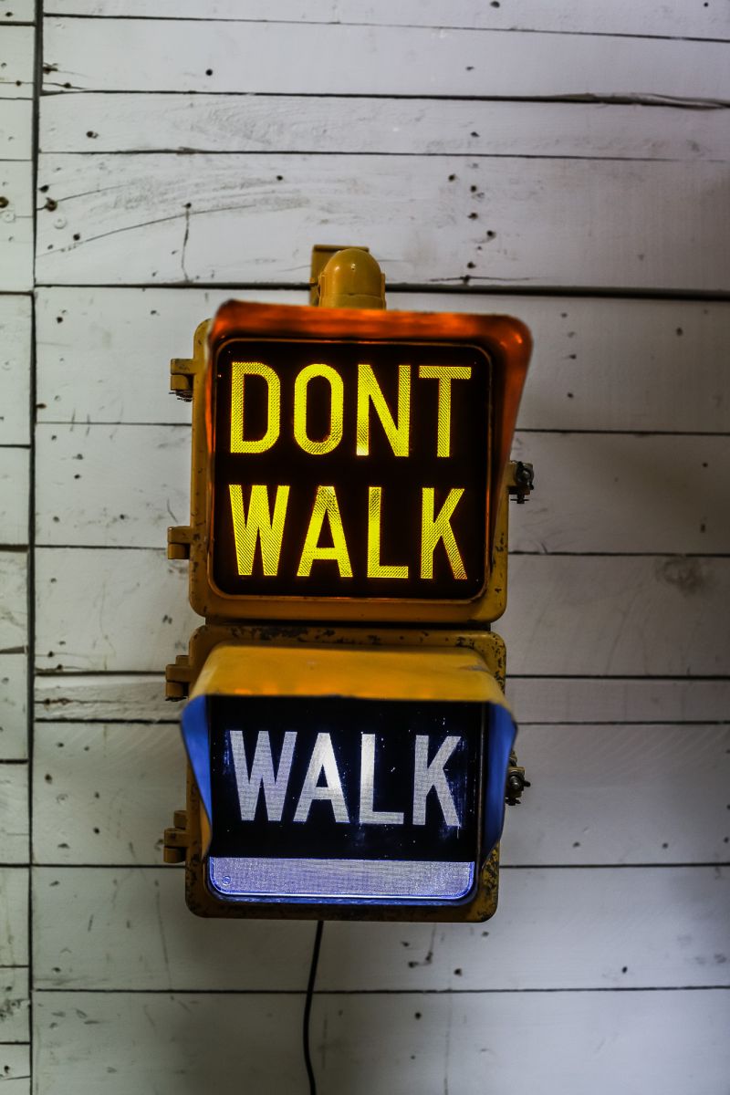 New York feu dont walk americain vintage USA jaune d'origine avec fixations murale – Image 14