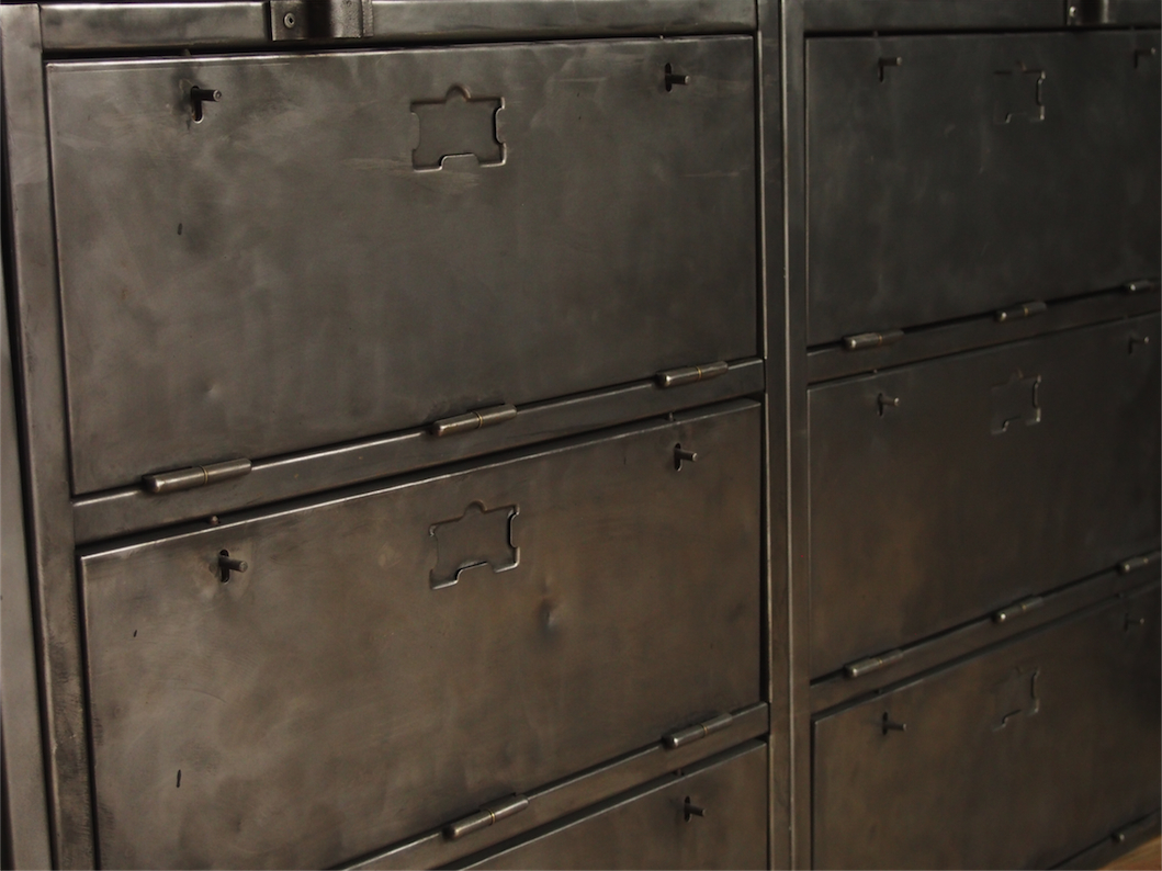 enfilade industrielle 9 compartiments atelier militaire plateau vieux chene massif – Image 7