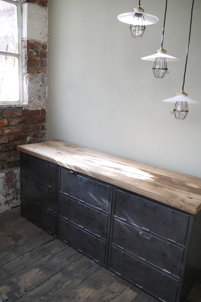 enfilade industrielle 9 compartiments atelier militaire plateau vieux chene massif – Image 3