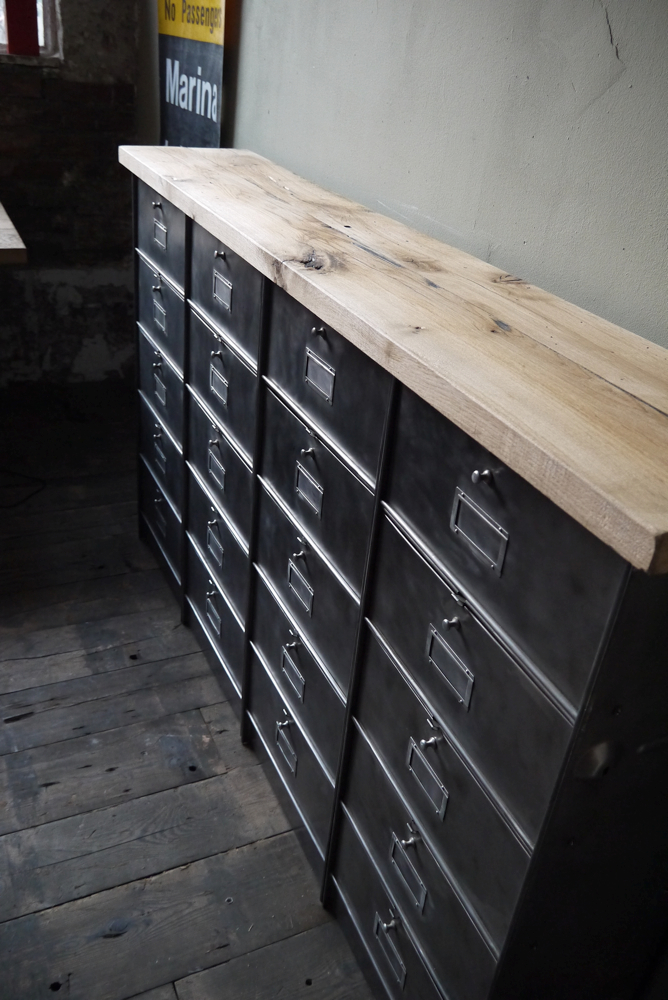 ancien meuble enfilade 20 casiers industriel a clapet roneo 1950 plateau chene massif – Image 2