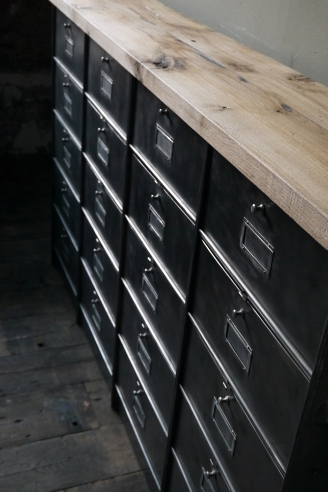 ancien meuble enfilade 20 casiers industriel a clapet roneo 1950 plateau chene massif – Image 4