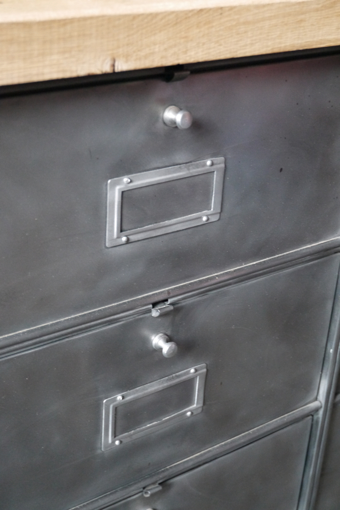 ancien meuble enfilade 20 casiers industriel a clapet roneo 1950 plateau chene massif – Image 9