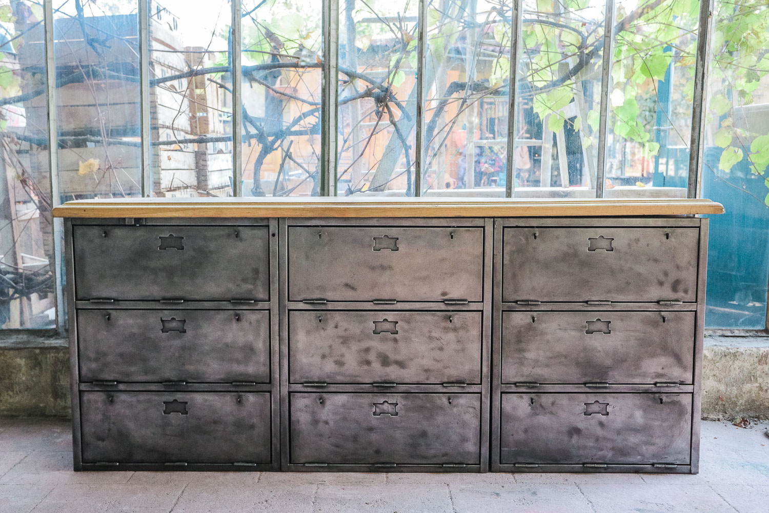 enfilade industrielle 9 compartiments atelier militaire plateau vieux chene massif – Image 3