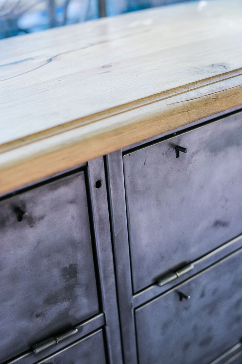 enfilade industrielle 9 compartiments atelier militaire plateau vieux chene massif – Image 8