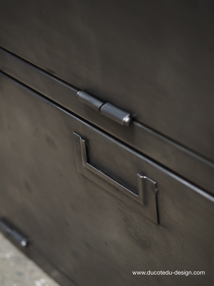 enfilade industrielle 9 compartiments atelier militaire plateau vieux chene massif – Image 7