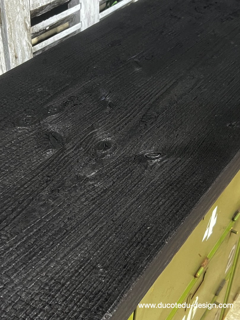 enfilade industrielle 12 compartiments atelier militaire plateau massif bois brulé – Image 7