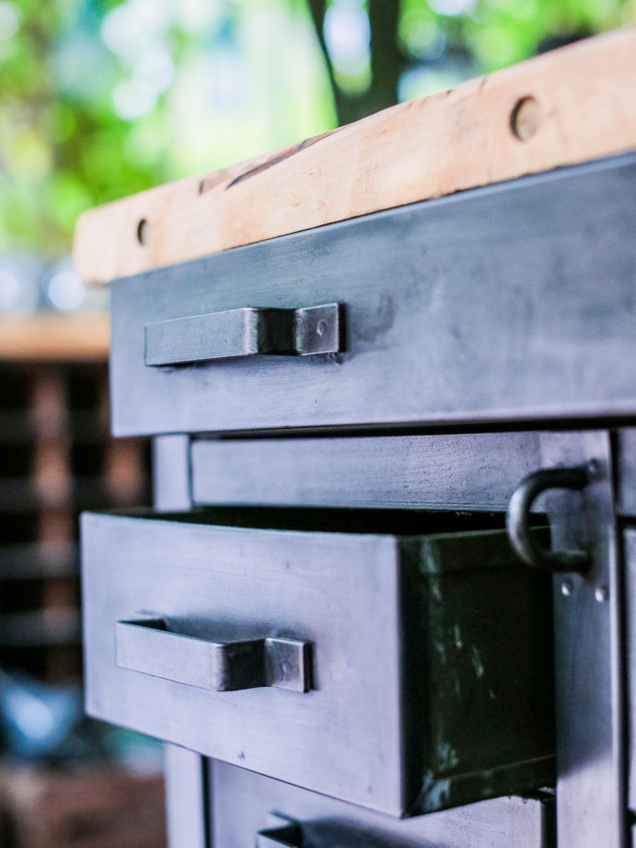 etabli d'atelier industriel metal 11 tiroirs plateau bois massif – Image 11