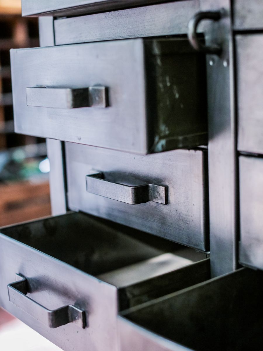 etabli d'atelier industriel metal 11 tiroirs plateau bois massif – Image 12