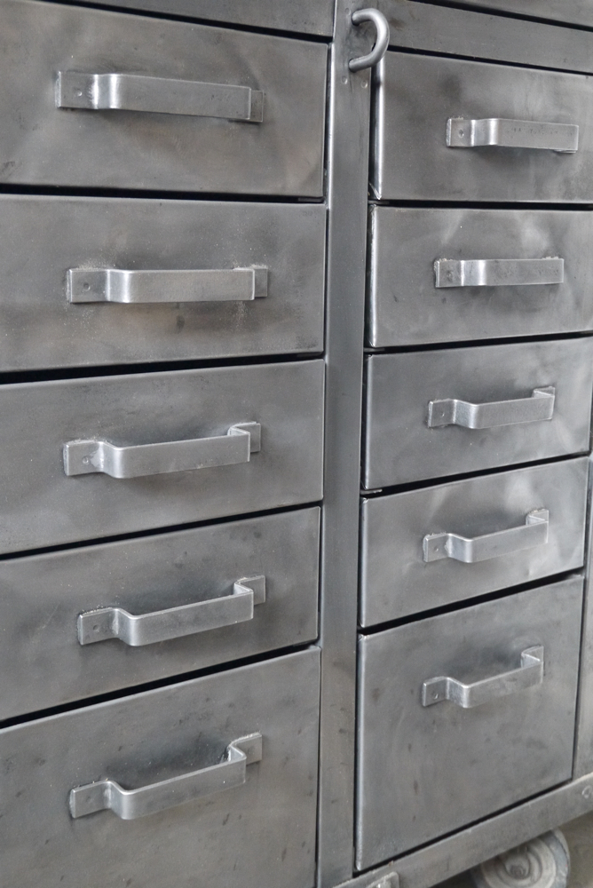 etabli d'atelier industriel metal 11 tiroirs plateau bois massif – Image 8