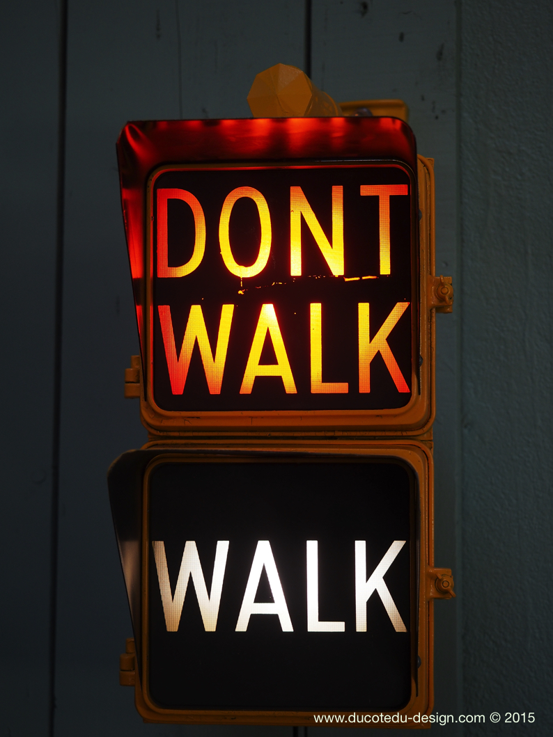 New York feu dont walk americain vintage USA jaune d'origine avec fixations murale – Image 3