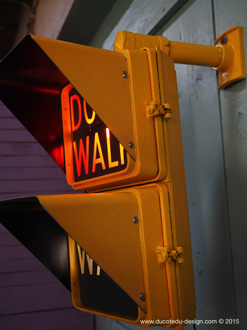 New York feu dont walk americain vintage USA jaune d'origine avec fixations murale – Image 6