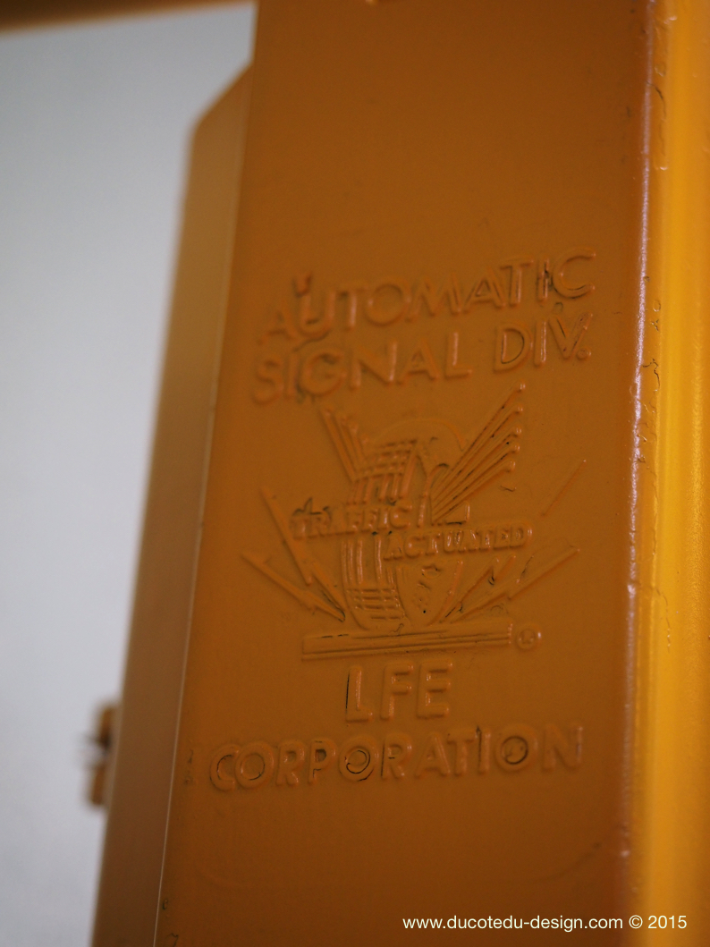 New York feu dont walk americain vintage USA jaune d'origine avec fixations murale – Image 9