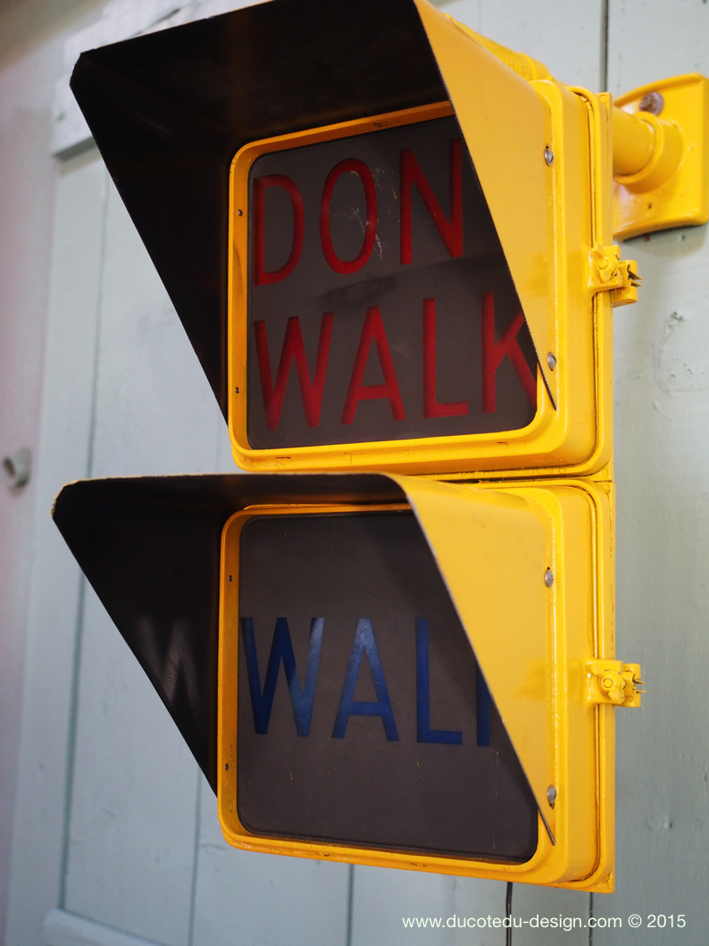 New York feu dont walk americain vintage USA jaune d'origine avec fixations murale – Image 11