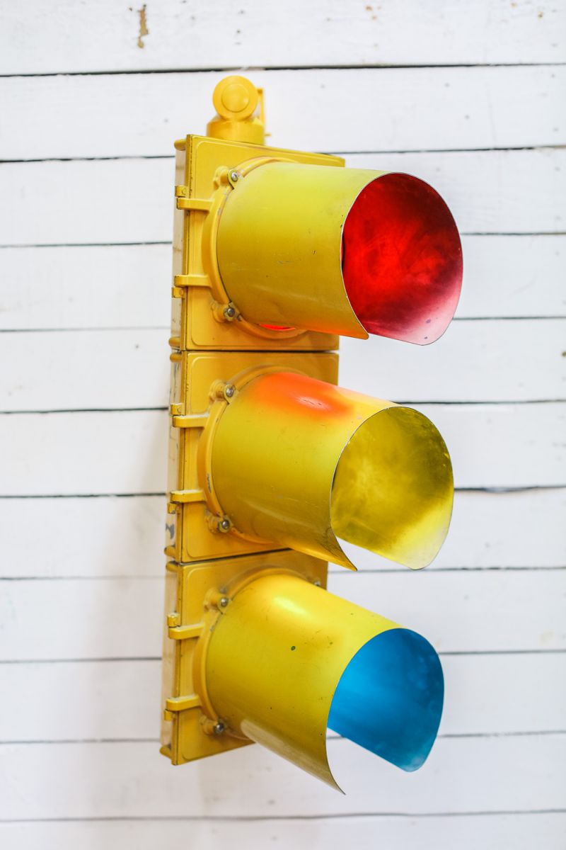 Semáforo americano New York vintage USA amarillo en su estado original con fijación mural - Image 2