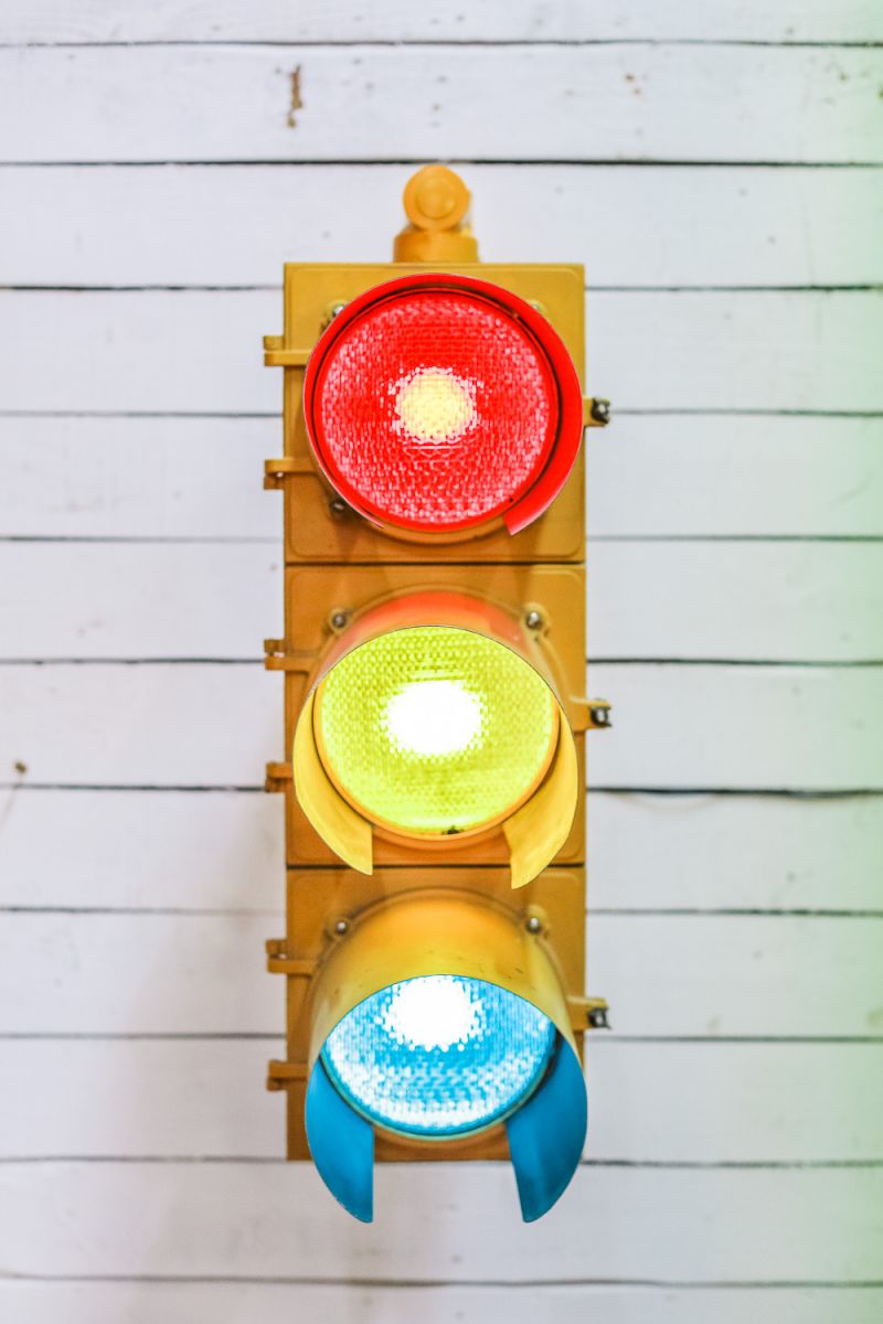 Semáforo americano New York vintage USA amarillo en su estado original con fijación mural - Image 5