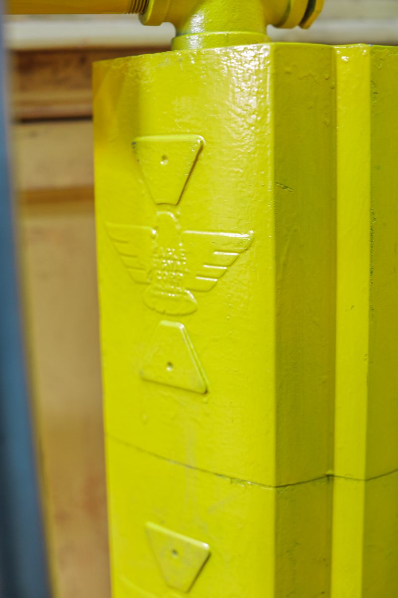 Semáforo americano New York vintage USA amarillo en su estado original con fijación mural - Image 10