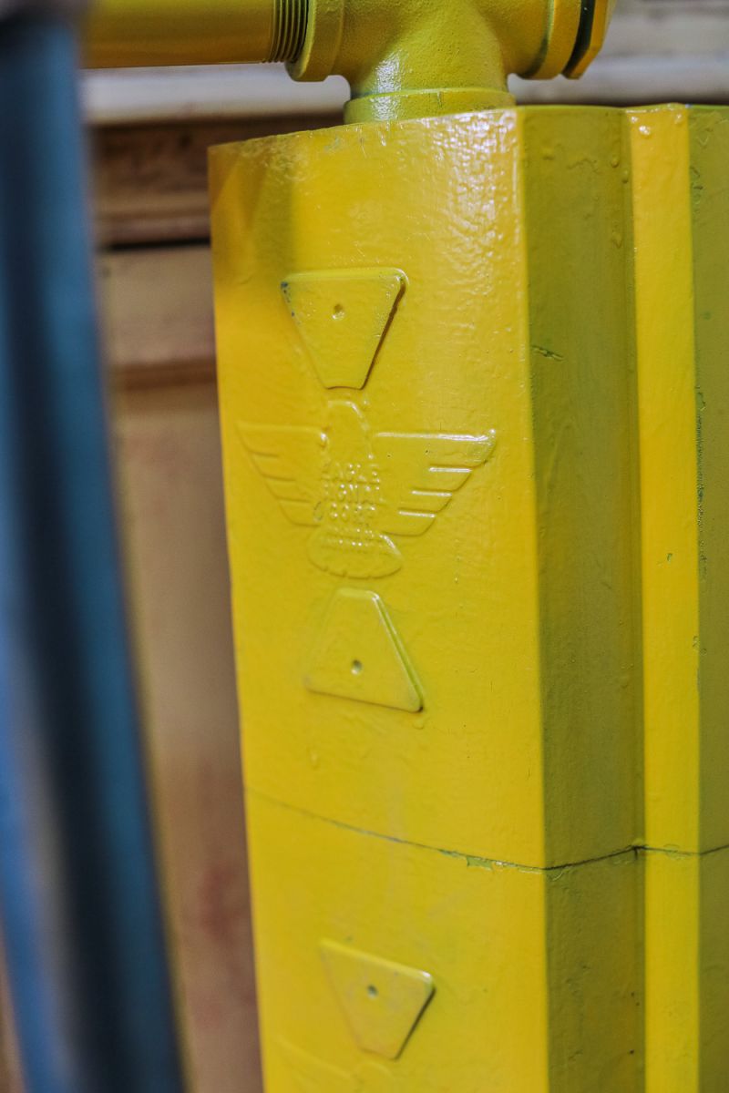 Semáforo americano New York vintage USA amarillo en su estado original con fijación mural - Image 11