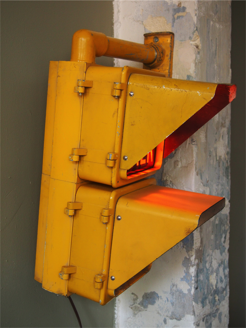 New York feu dont walk americain vintage USA jaune d'origine avec fixations murale – Image 6